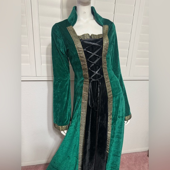 Dresses & Skirts - New xl green renaissance Princess Victorian dress costume gown goth long